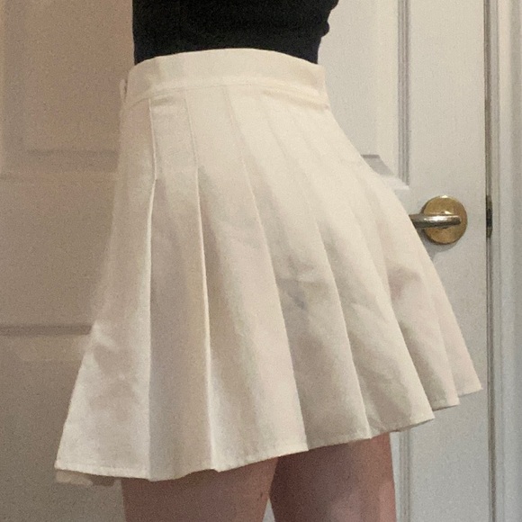 Mini Pleated Skirt Bundle - Size S - Picture 2 of 8